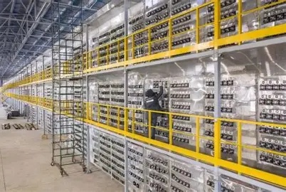 Large-scale mining farms powered by renewable energy sources in Canada