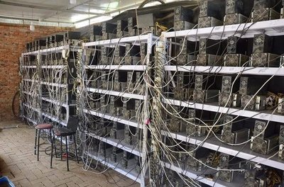 A detailed look into a mining rig setup
